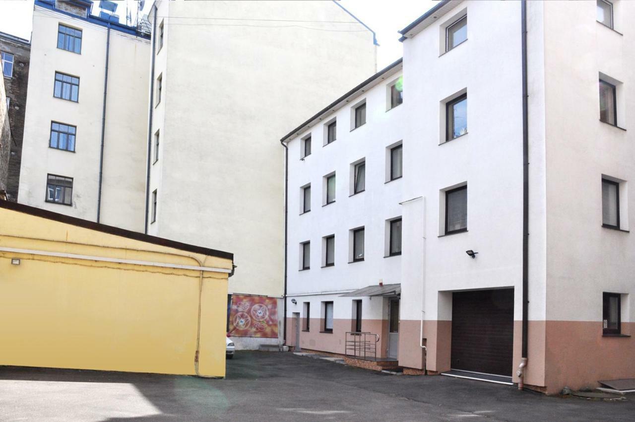 Center Quiet With Free Private Parking Leilighet